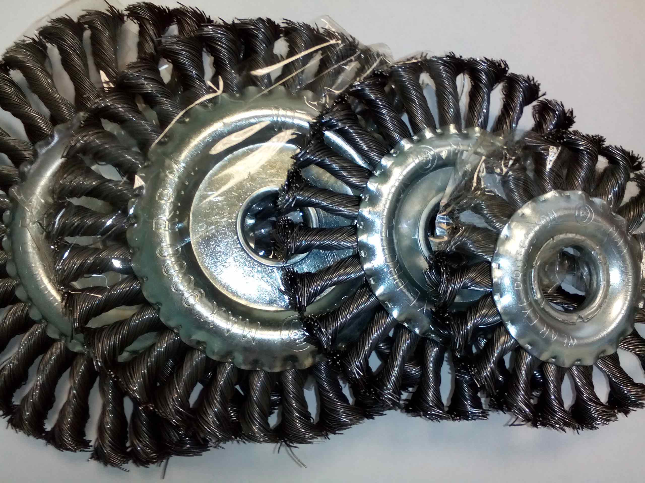 Щетка УШМ 100х22 мм плоская крученая проволока Hobbi 45-2-710